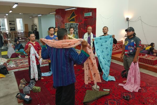 panah-lagendBENGKEL ASAS-LIPATAN DESTAR-PENGENALAN (12)